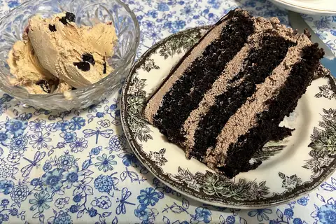 Lola’s Cakes Sweets and Snacks photo 1