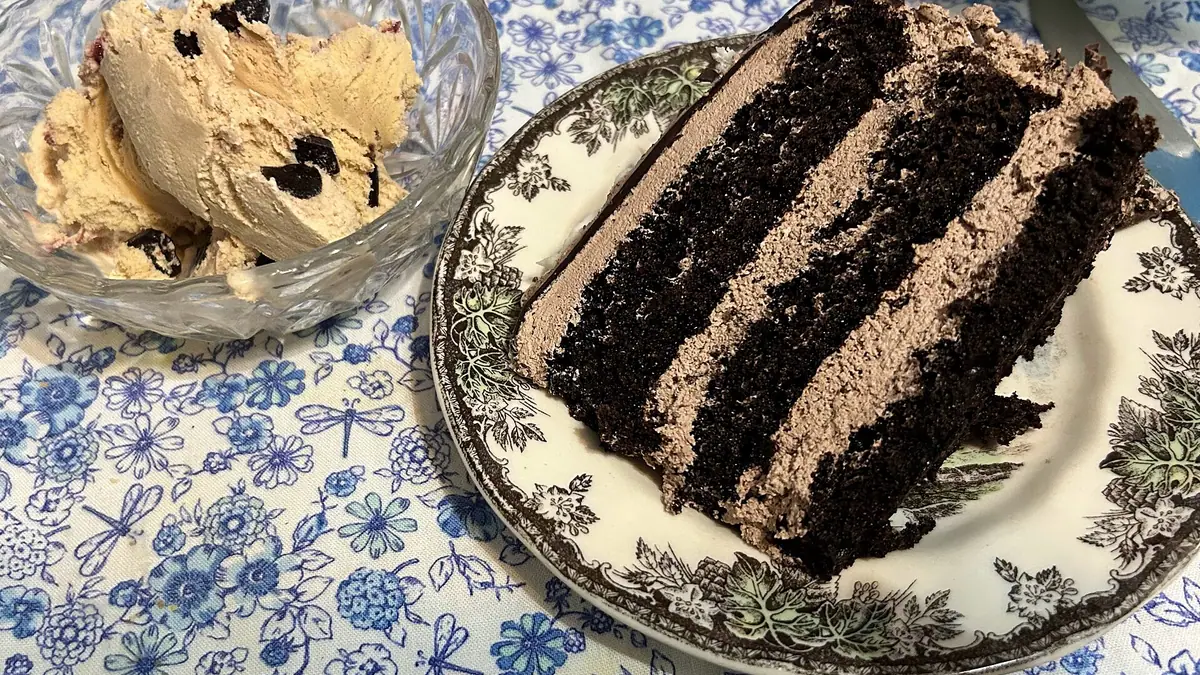 Lola’s Cakes Sweets and Snacks – cake shop in Broadfields, London